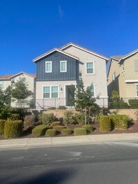 Building Photo - Modern Elegance in Roseville: Spacious 4 Bed, 3 Bath Home in Top School District!