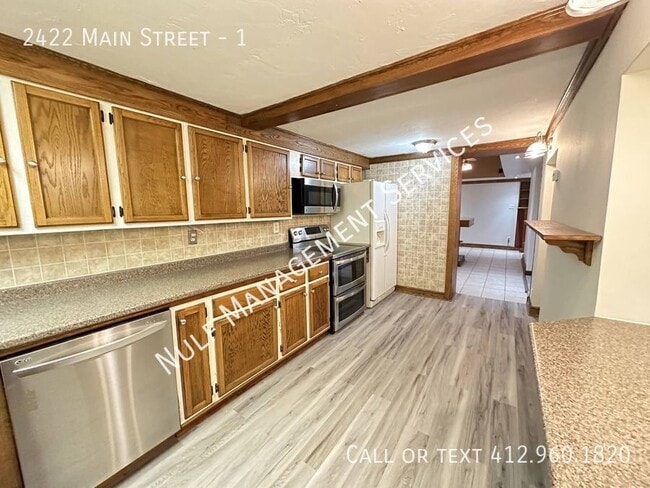 Building Photo - 2422 Main St