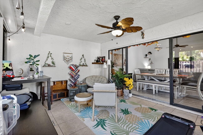 Building Photo - 235 SW 29th Ave