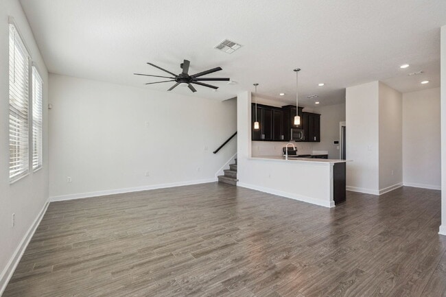 Building Photo - Spacious 3-Bedroom, 2.5 Baths Townhouse Retreat in Prime Orlando Location!