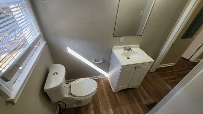 Building Photo - 112 Second St SW