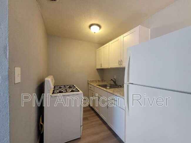Building Photo - 3729 Balsam St