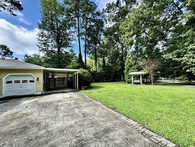 Building Photo - 3-Bedroom Ranch Ready On 12-01-25! 1/2 Acr...