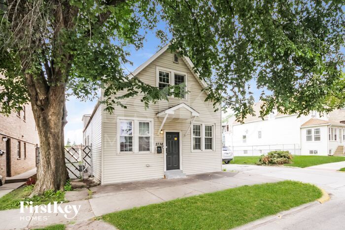 Building Photo - 2738 Ridgeland Ave
