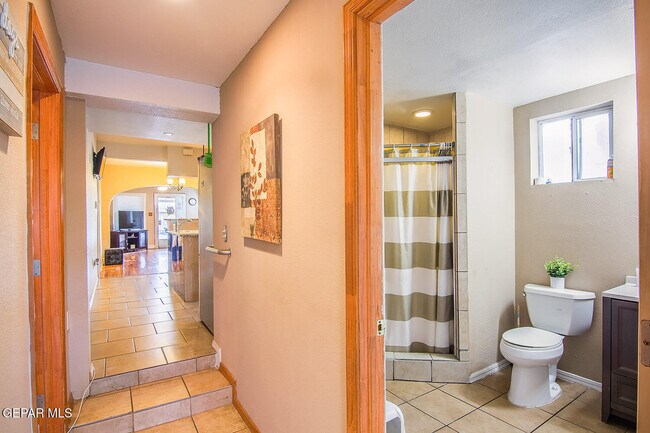 Building Photo - 3611 Yandell Dr