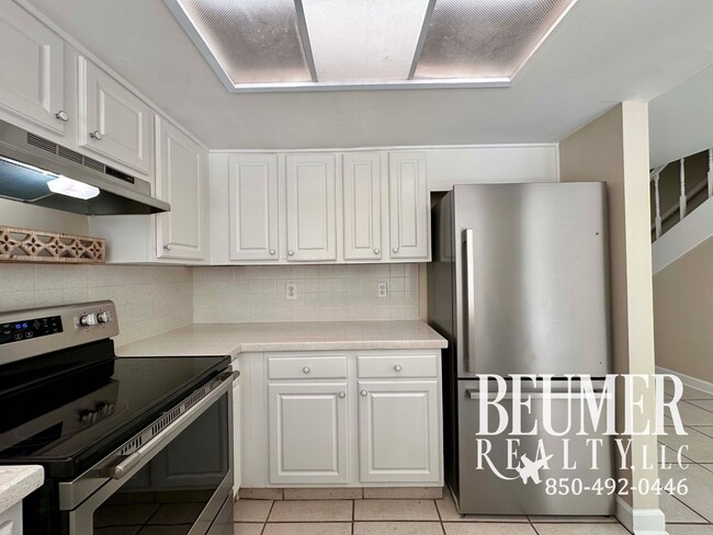 Building Photo - Charming 2 bedroom, 2.5 bath townhome for rent in SW Pensacola!