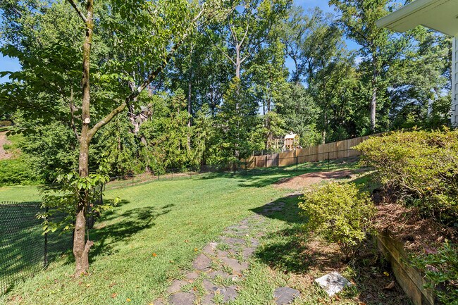 Building Photo - 4820 Powers Ferry Rd NW