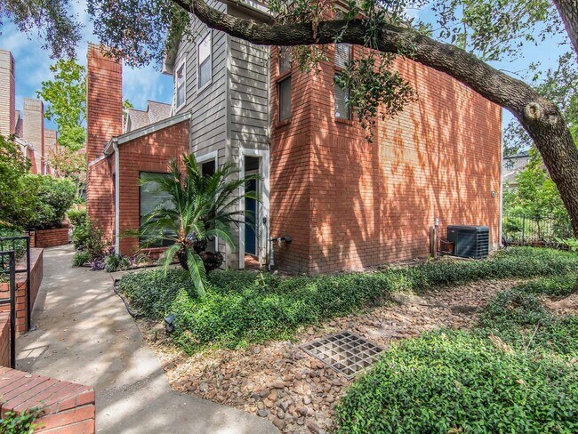 Building Photo - 2400 Julian St