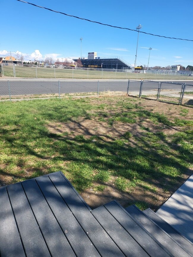 Building Photo - 2 bedroom 1 bath house with Detached garage centrally located in Moses Lake