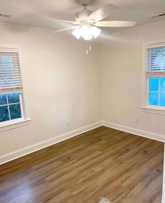 Building Photo - ***SPECIAL OFFER*** 3 Bed 1 Bath Single Family Brick Home