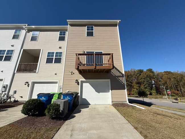 Building Photo - Stunning 3BD, 2.5BA Raleigh Townhome with ...