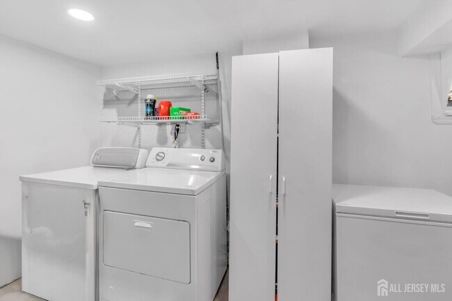 Building Photo - 1355 Hamilton St