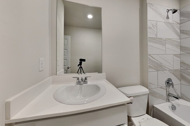 Building Photo - 2921 Ember Dr
