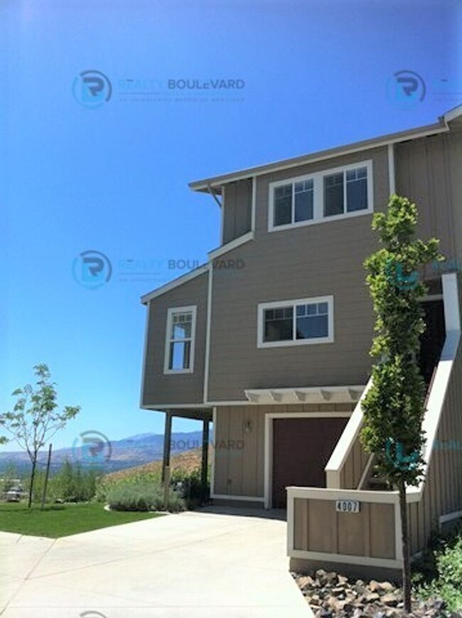 Primary Photo - Stunning 3-Bedroom Townhome with Panoramic...