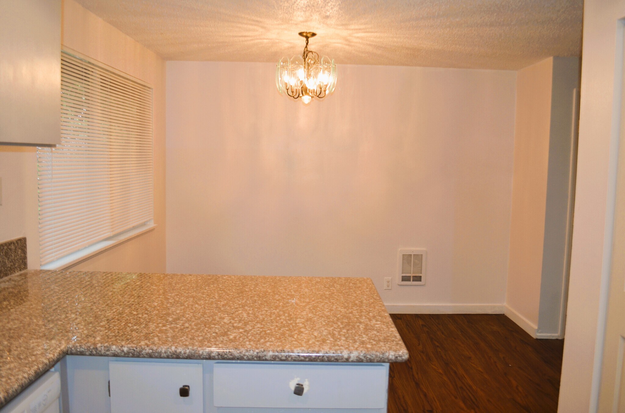 Building Photo - 319 Linn Ave