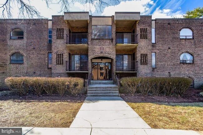 Building Photo - 15 Silverwood Cir