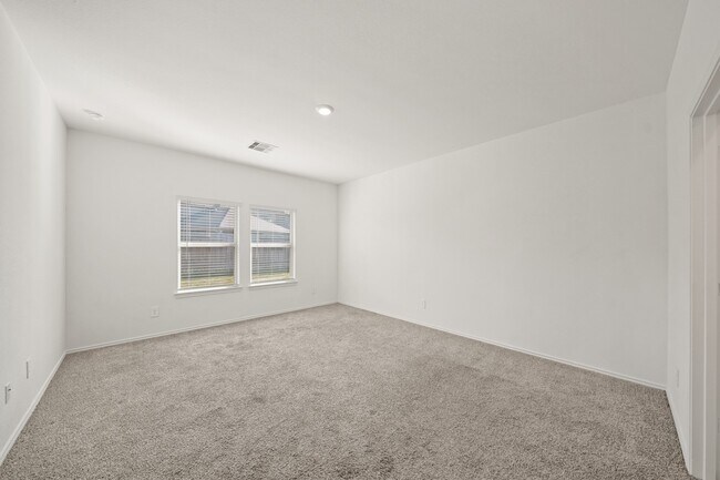 Building Photo - 2406 Silver Pr Ln