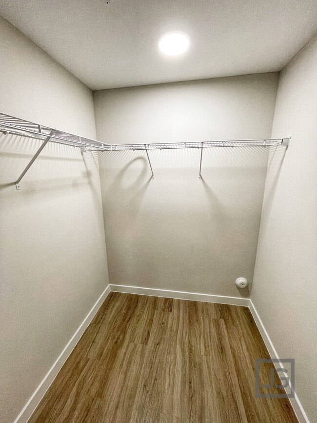 Walk-in Closet - 7108 Woodmont Ave