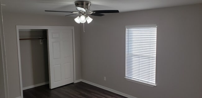 Building Photo - Deer Park Apartments - 1411