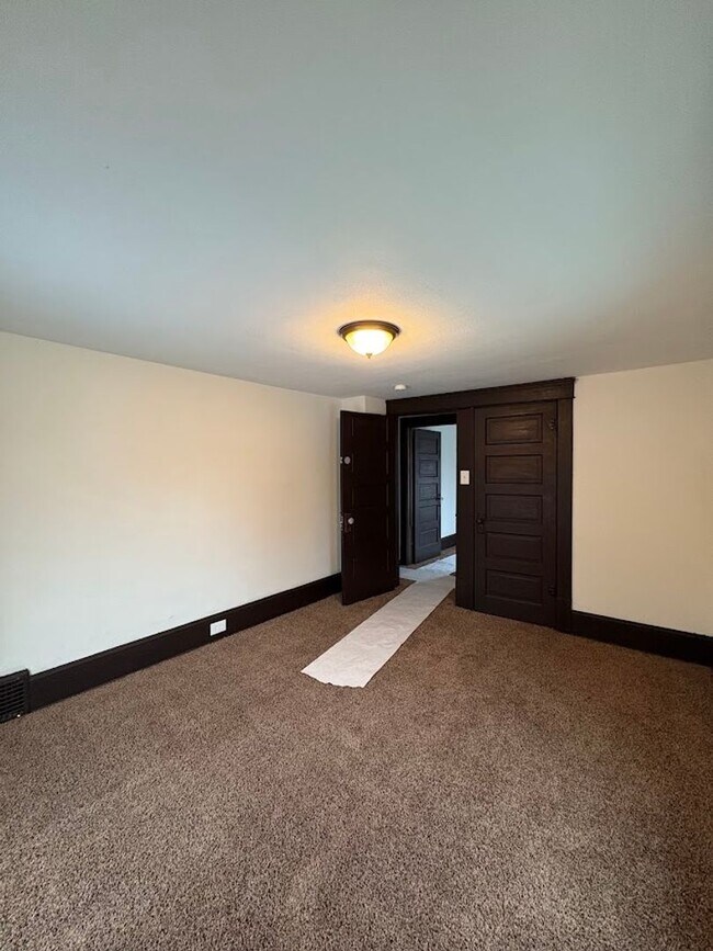 Building Photo - 1433 Kenmore Blvd