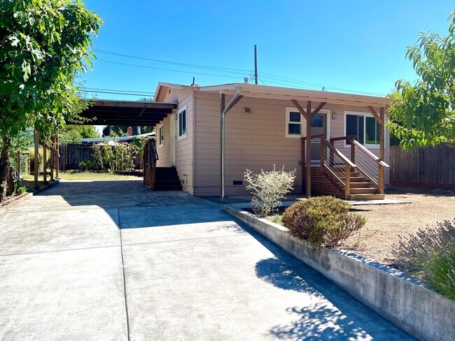 Primary Photo - Charming two bedroom home in Mirabel Heights!
