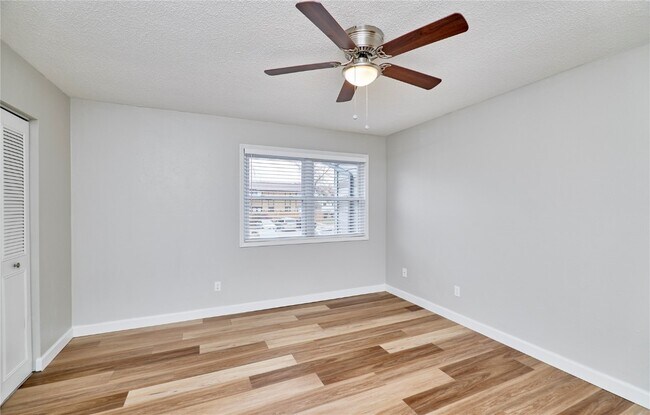 Building Photo - 2402 Savoy Dr