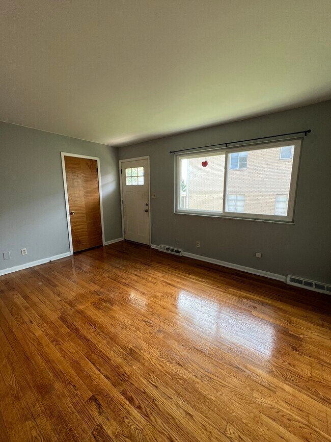Building Photo - 1700 Liberty Dr