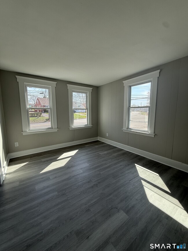 Building Photo - 420 Short Beach Rd