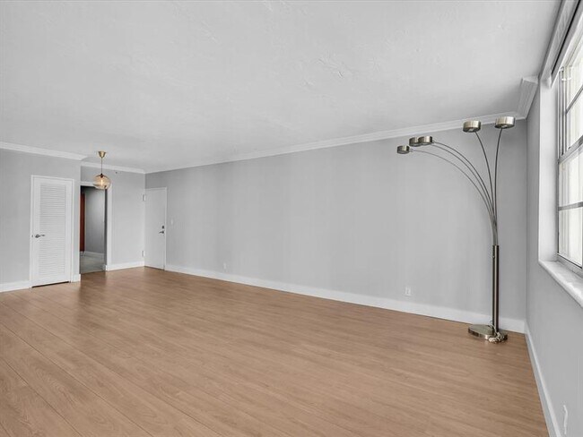 Building Photo - 3001 S Ocean Dr