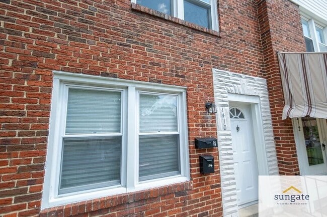 Building Photo - 1410 Dartmouth Ave