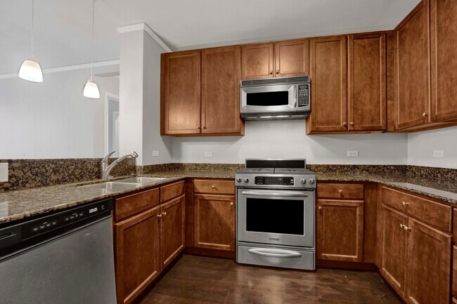 Building Photo - 450 E Waterside Dr