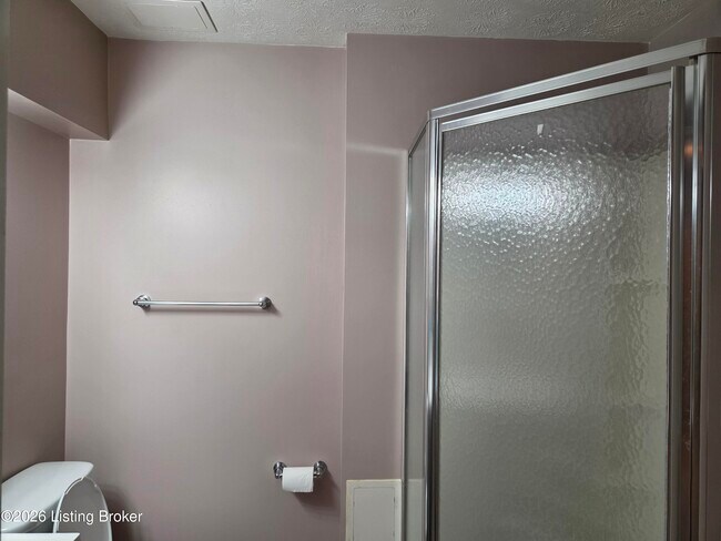 Building Photo - 4204 Holly Tree Dr