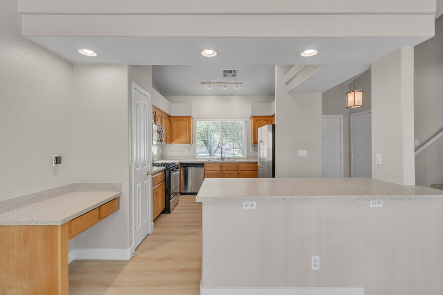 Building Photo - 1568 Lamplight Village Ln