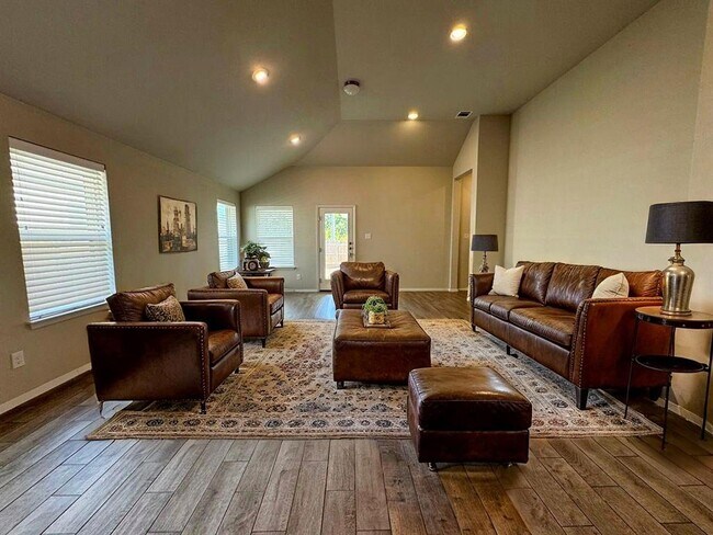 Building Photo - 295 Rimrock Ct