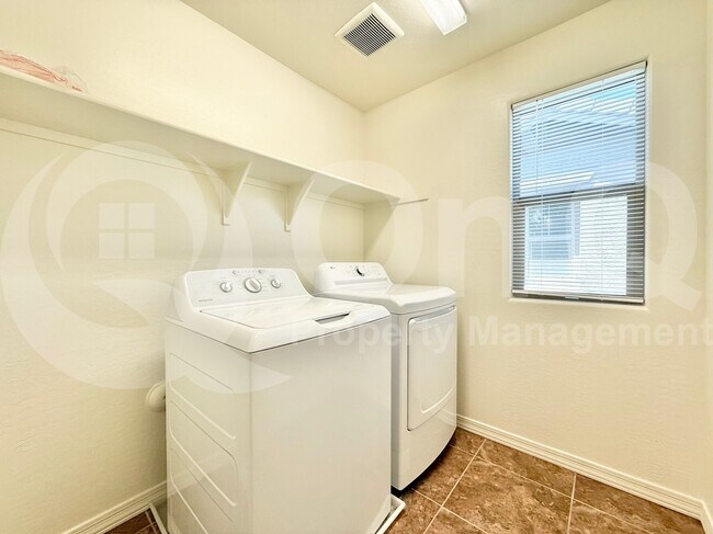 Building Photo - 3706 S 57th Ln
