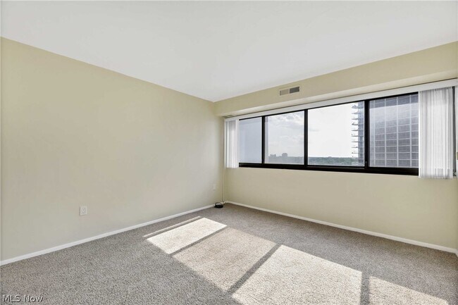 Building Photo - 12550 Lake Ave