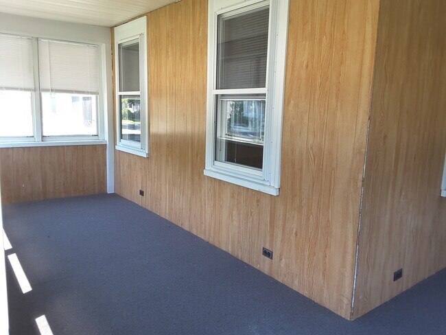 Building Photo - 15-21-21 McBride St