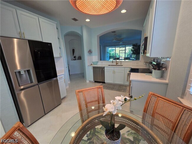Building Photo - 10640 Camarelle Cir