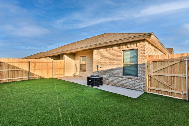 Building Photo - 1006 N 7th St