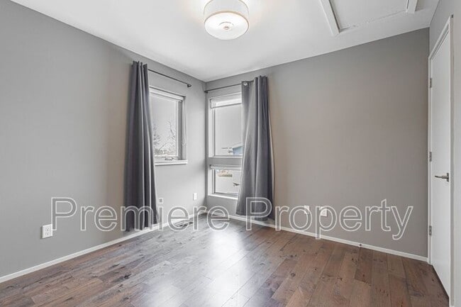 Building Photo - 2729 Charlotte St