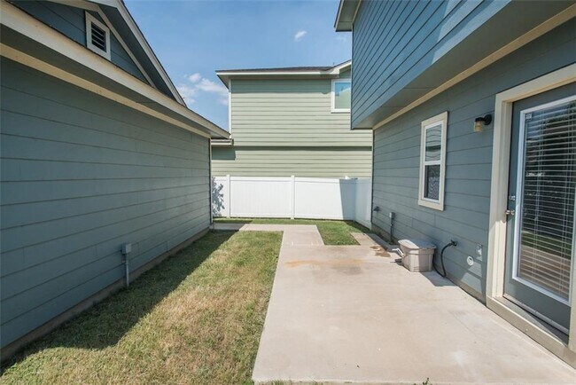 Building Photo - 937 Alamo Plaza Dr