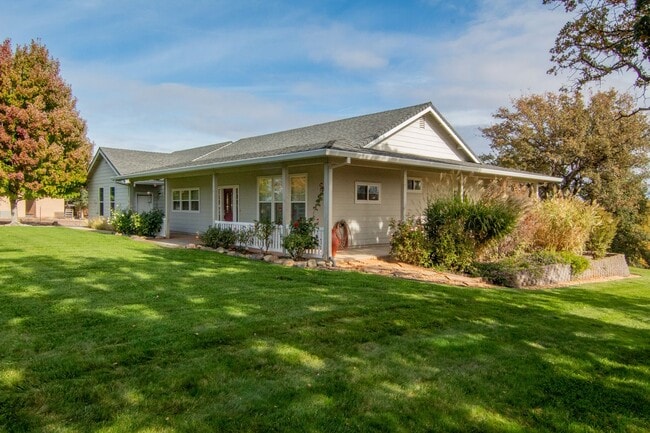 Building Photo - Country Home for Rent on Acreage | 3.5 Acres, 3 Car Garage, Deck, Pet Friendly