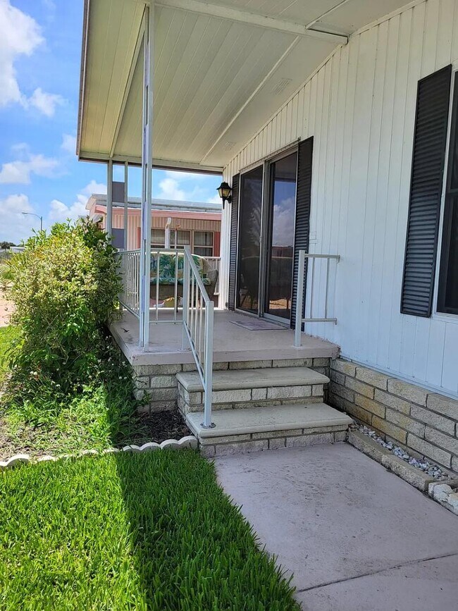 Building Photo - 12117 Cartwright Dr