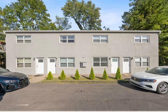 Primary Photo - 464 E Norwich Ave