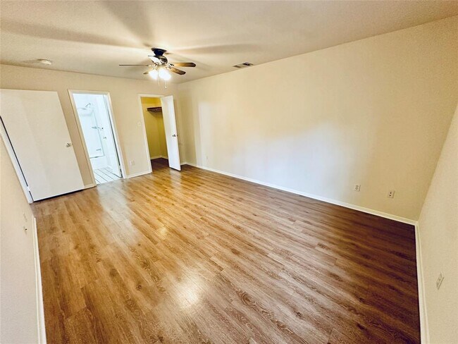 Building Photo - 5207 Thunderbird St