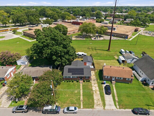 Building Photo - 1305 Yeadon Rd