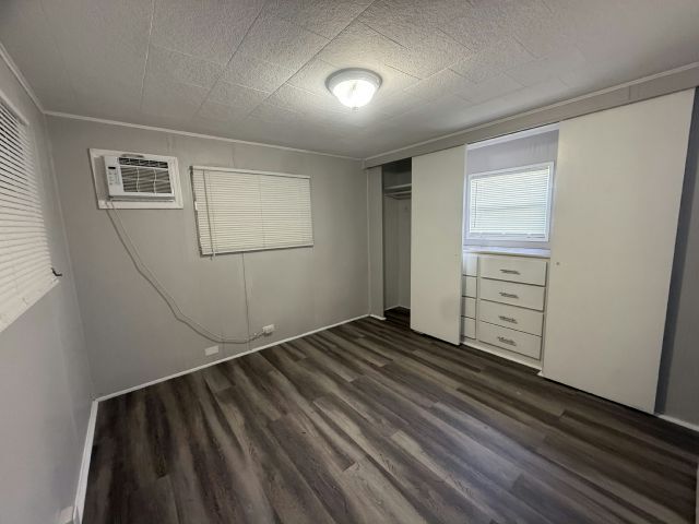 Building Photo - 312 49th Ave W