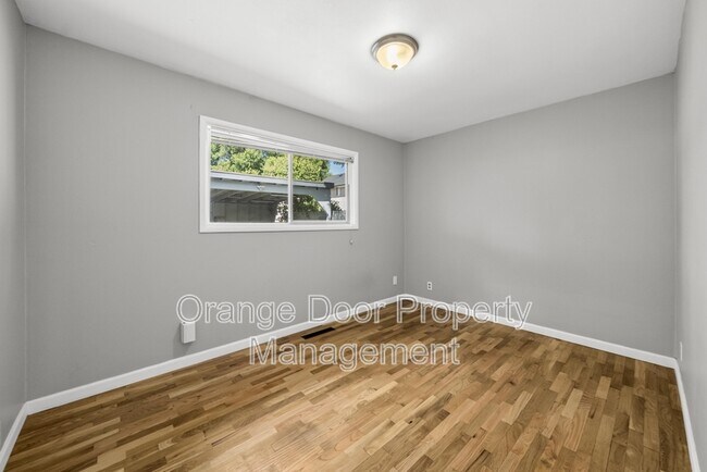 Building Photo - 1611 Wheeler St S