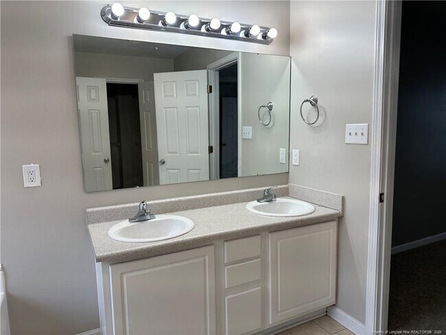 Building Photo - 3679 Pioneer Dr