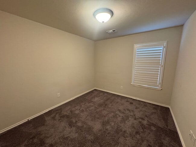 Building Photo - Storm shelter, All Appliances and security system with monitoring! 4 bed, 2 bath 2 car garage!